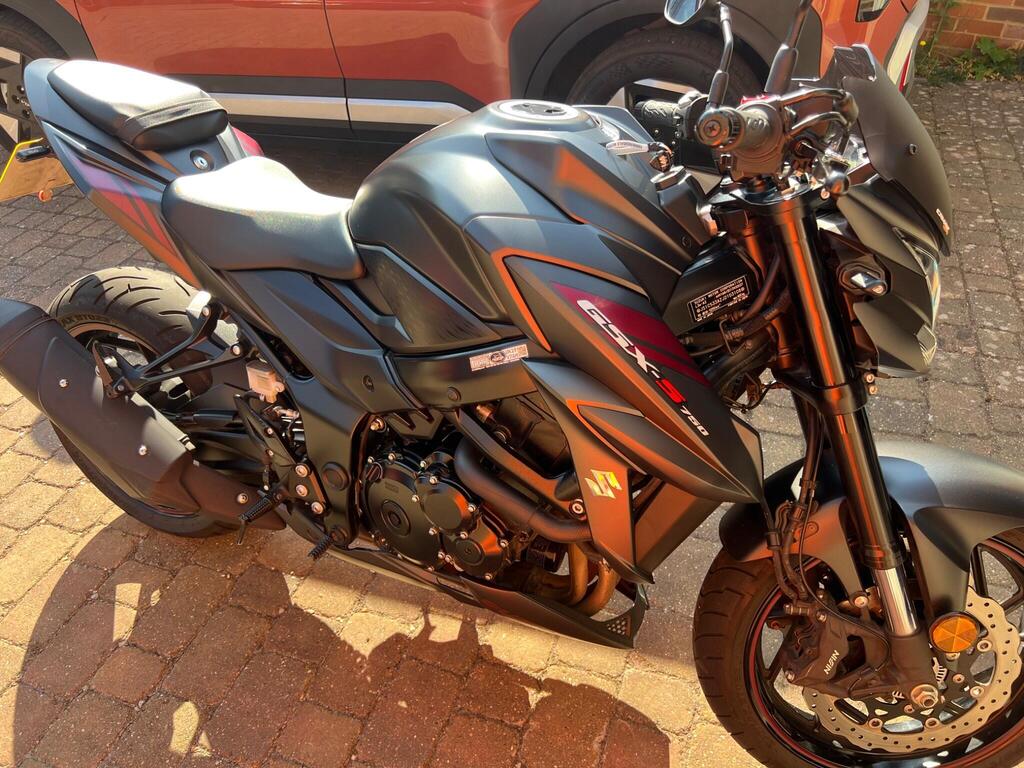 Suzuki GSX-S750