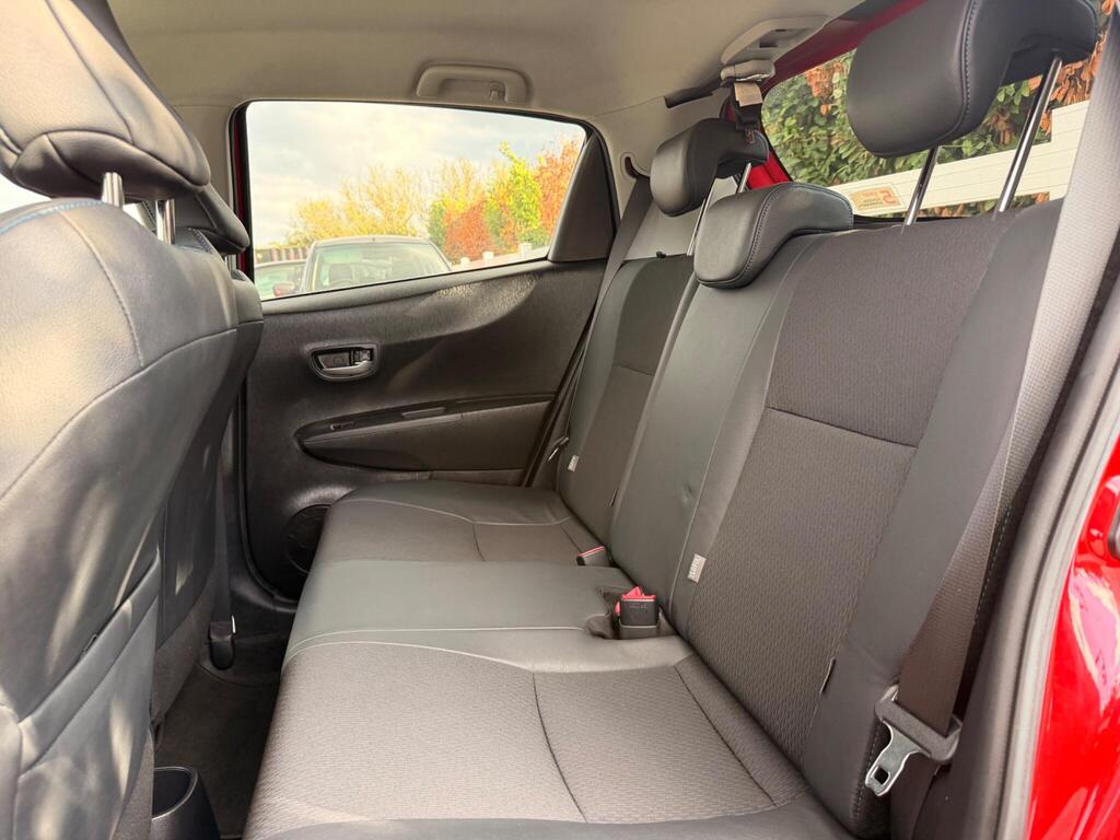 2014 Toyota Yaris thumbnail 28