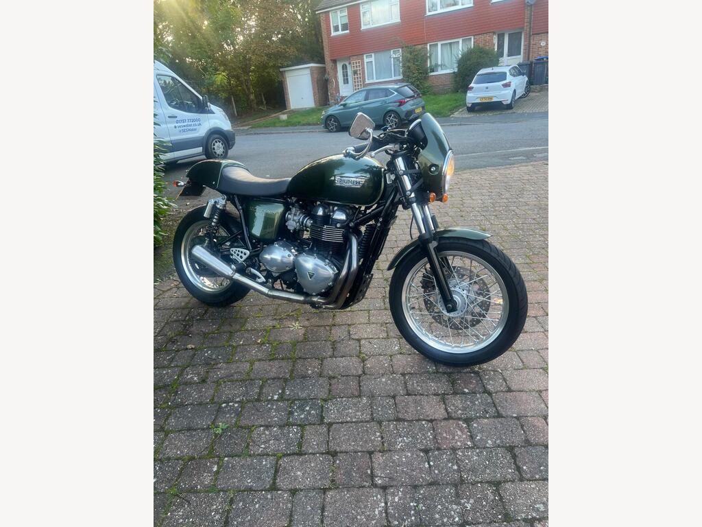 Triumph Thruxton 900