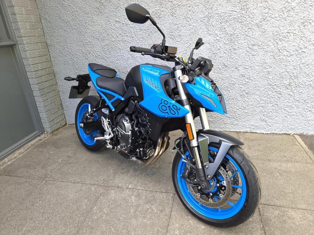 Suzuki GSX-8S