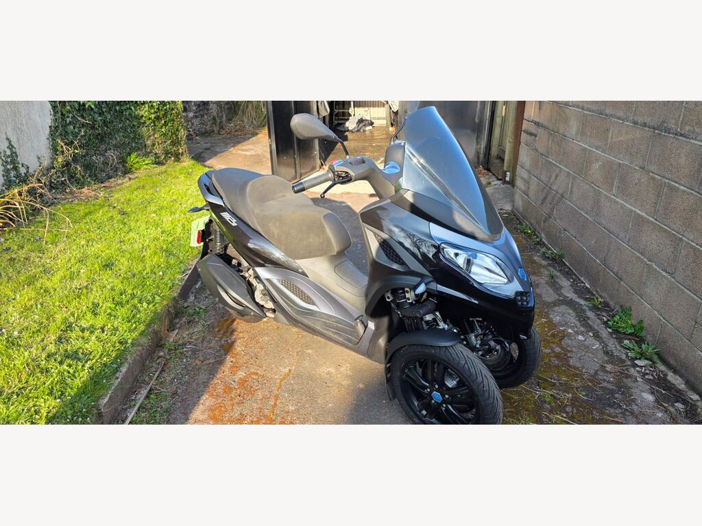 Piaggio MP3 300