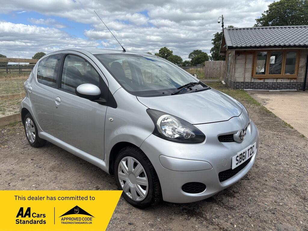 Toyota AYGO Hatchback 1.0 VVT-i Ice Euro 5 5dr