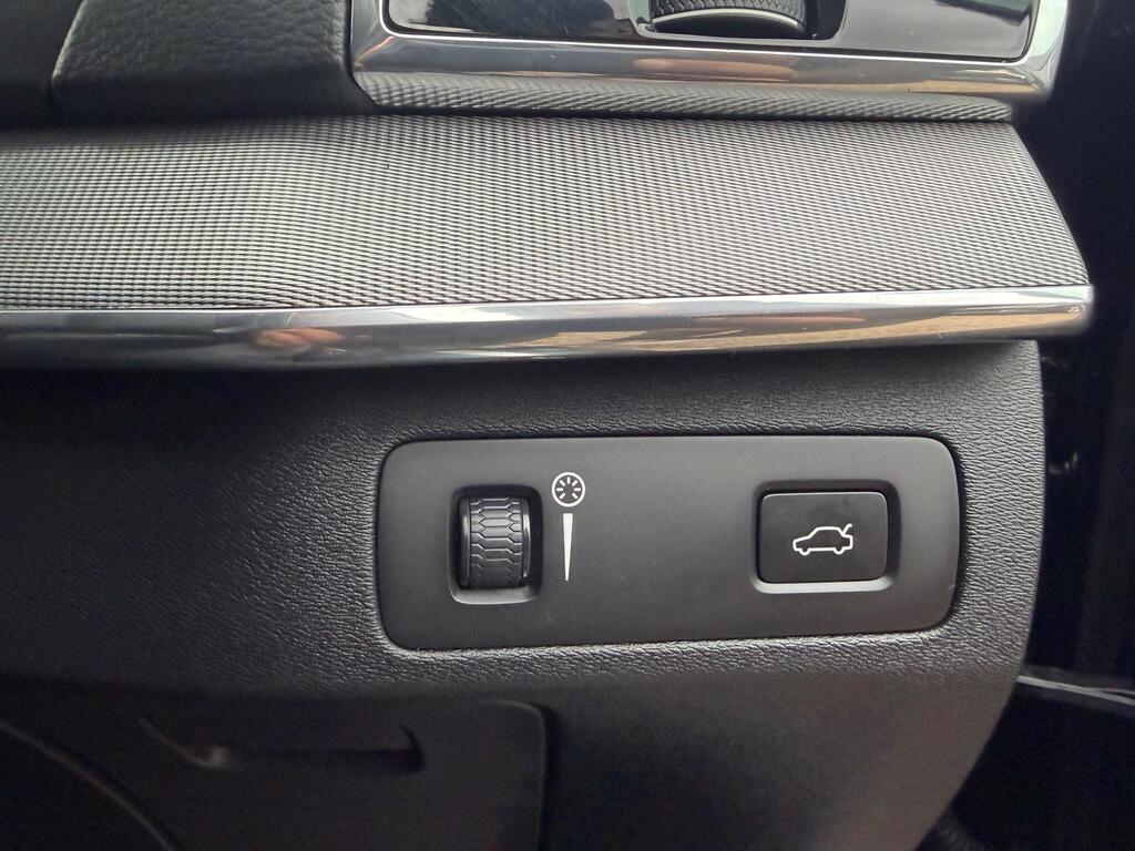 2020 Volvo XC90 thumbnail 34