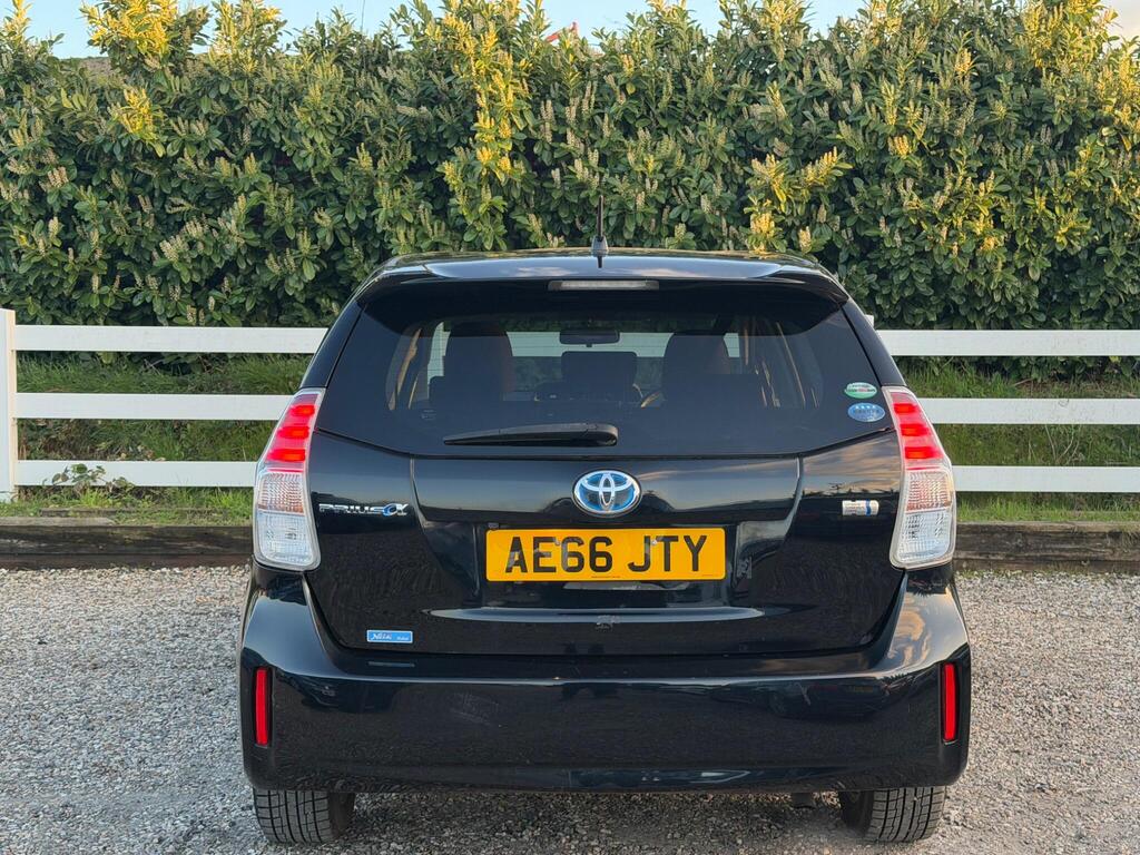 2016 Toyota Prius+ thumbnail 10