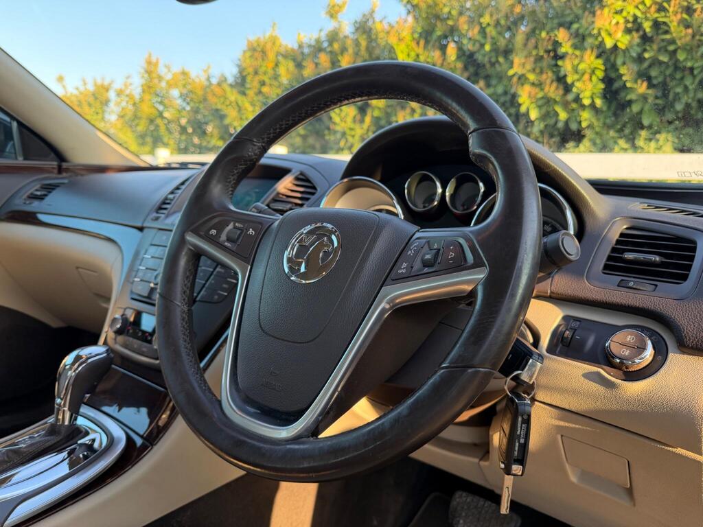 2010 Vauxhall Insignia thumbnail 32