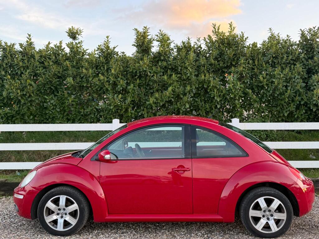 2010 Volkswagen Beetle thumbnail 10