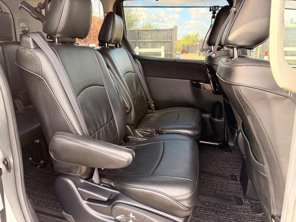 2014 Toyota Voxy thumbnail 35