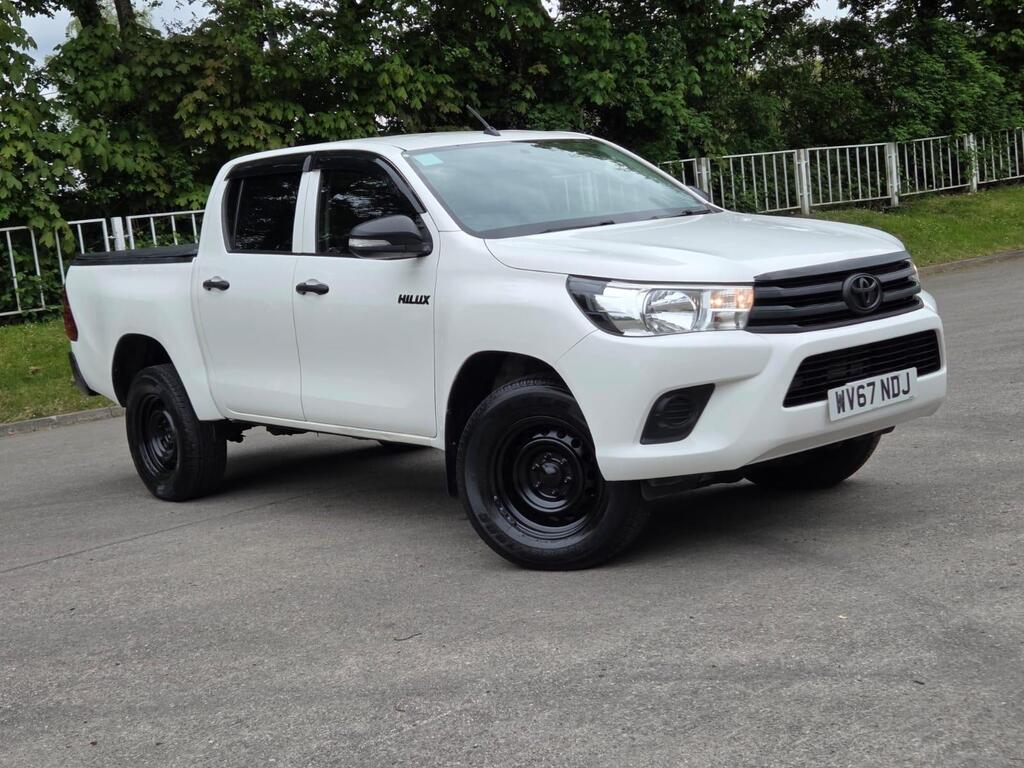 Toyota Hilux Pickup 2.4 D-4D Active 4WD Euro 6 4dr (3.5t)