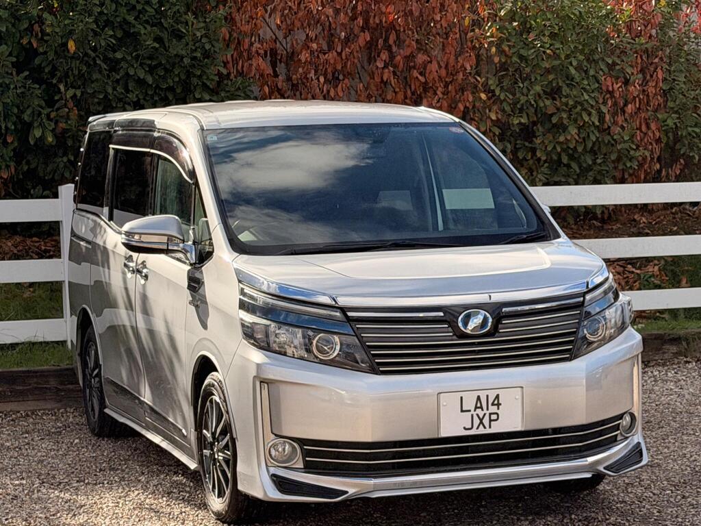 2014 Toyota Voxy thumbnail 9