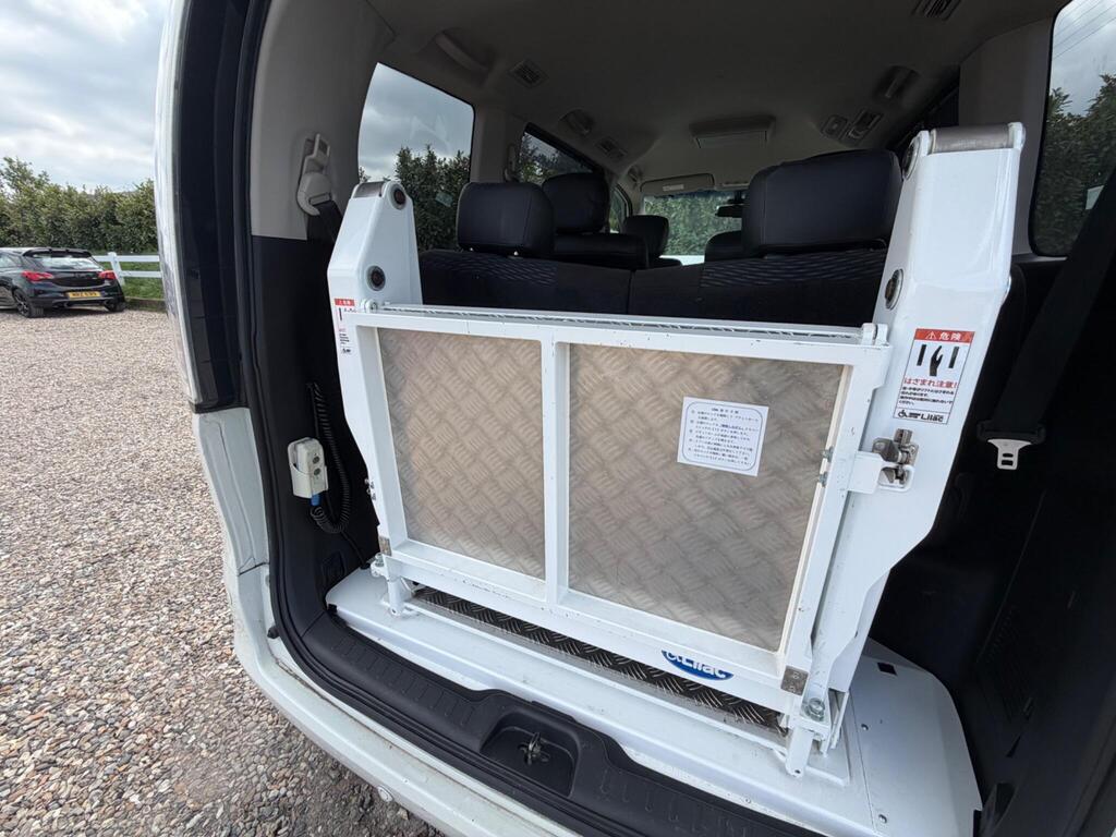 2014 Nissan Serena thumbnail 37