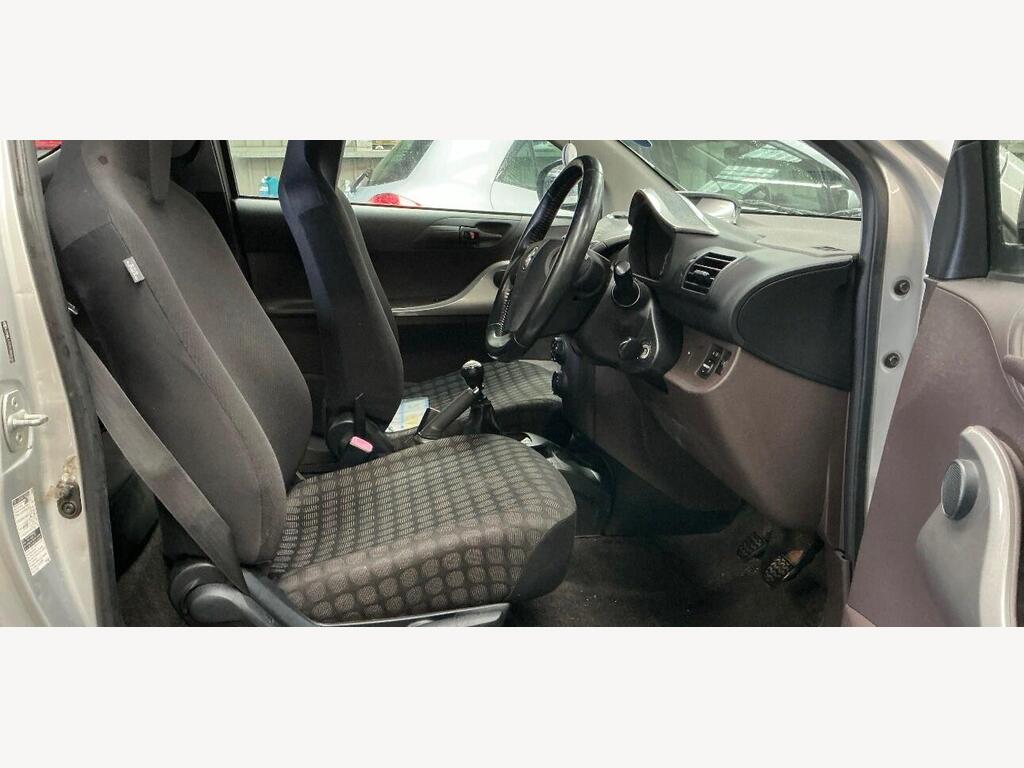 2010 Toyota iQ thumbnail 8
