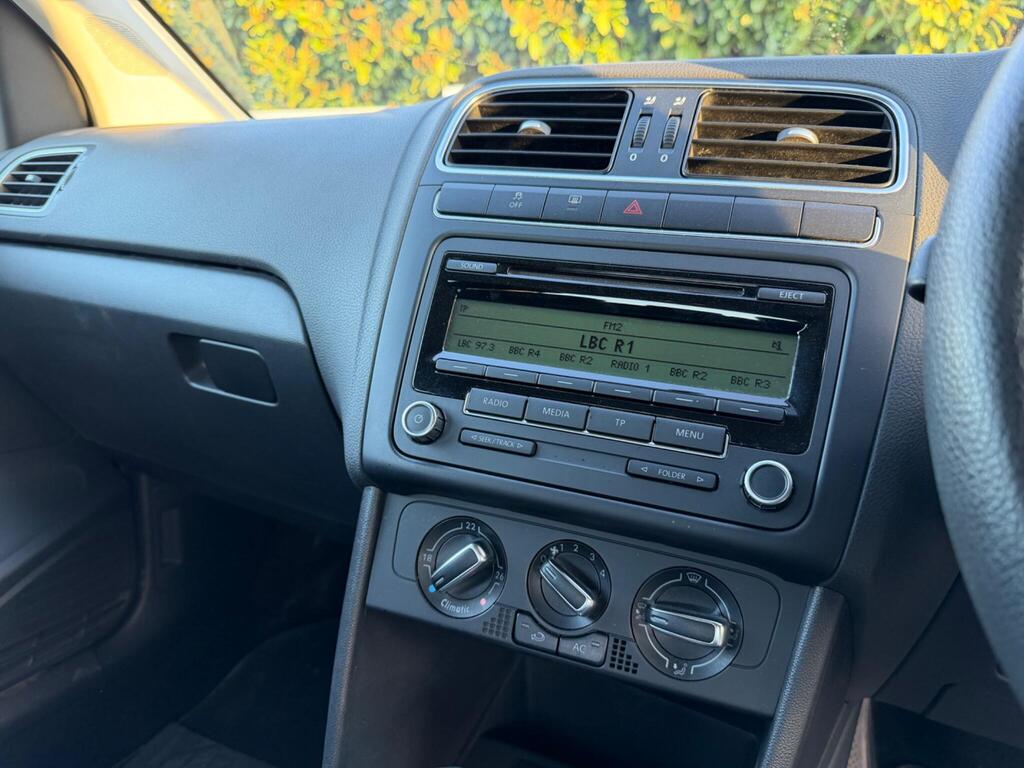 2010 Volkswagen Polo thumbnail 24