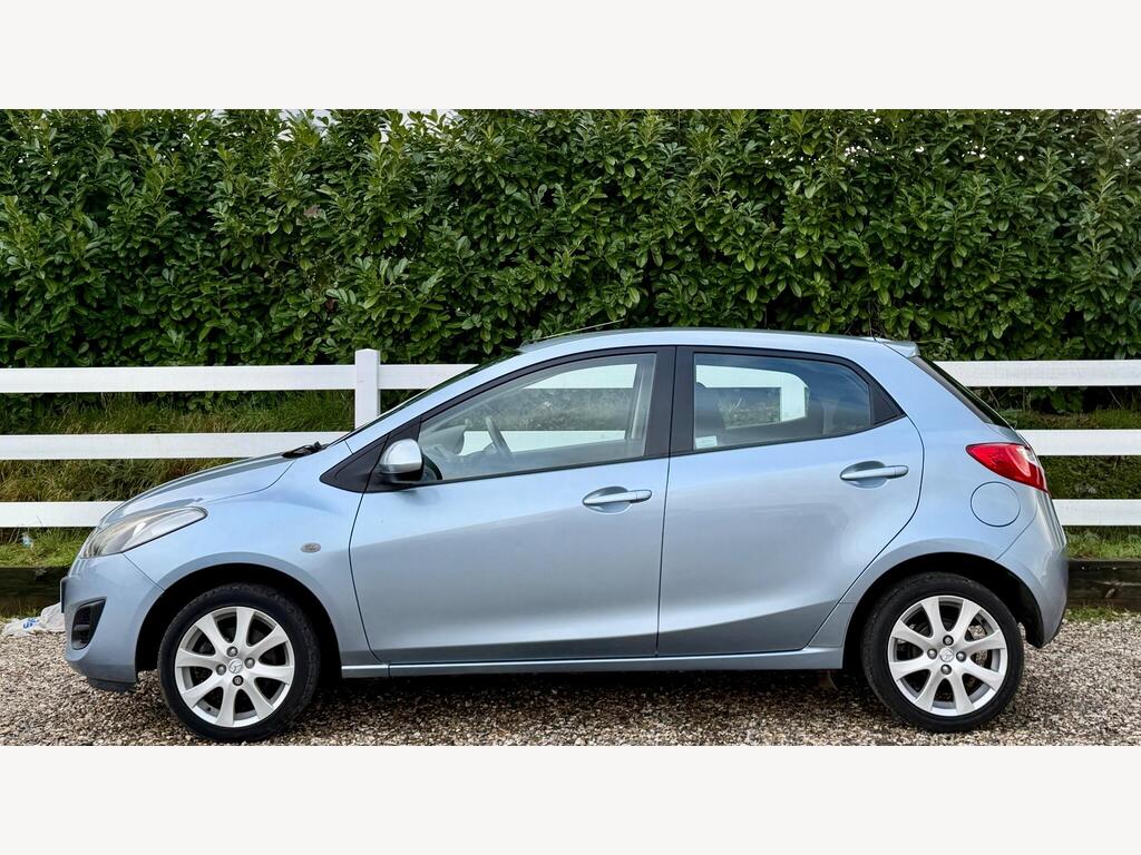 2012 Mazda Mazda2 thumbnail 9