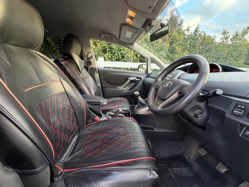 2010 Toyota Verso thumbnail 18