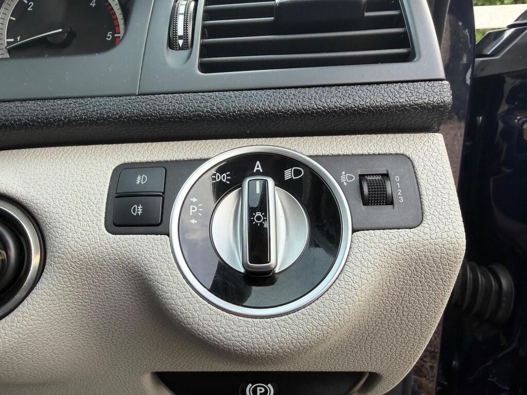 2010 Mercedes-Benz C Class thumbnail 24