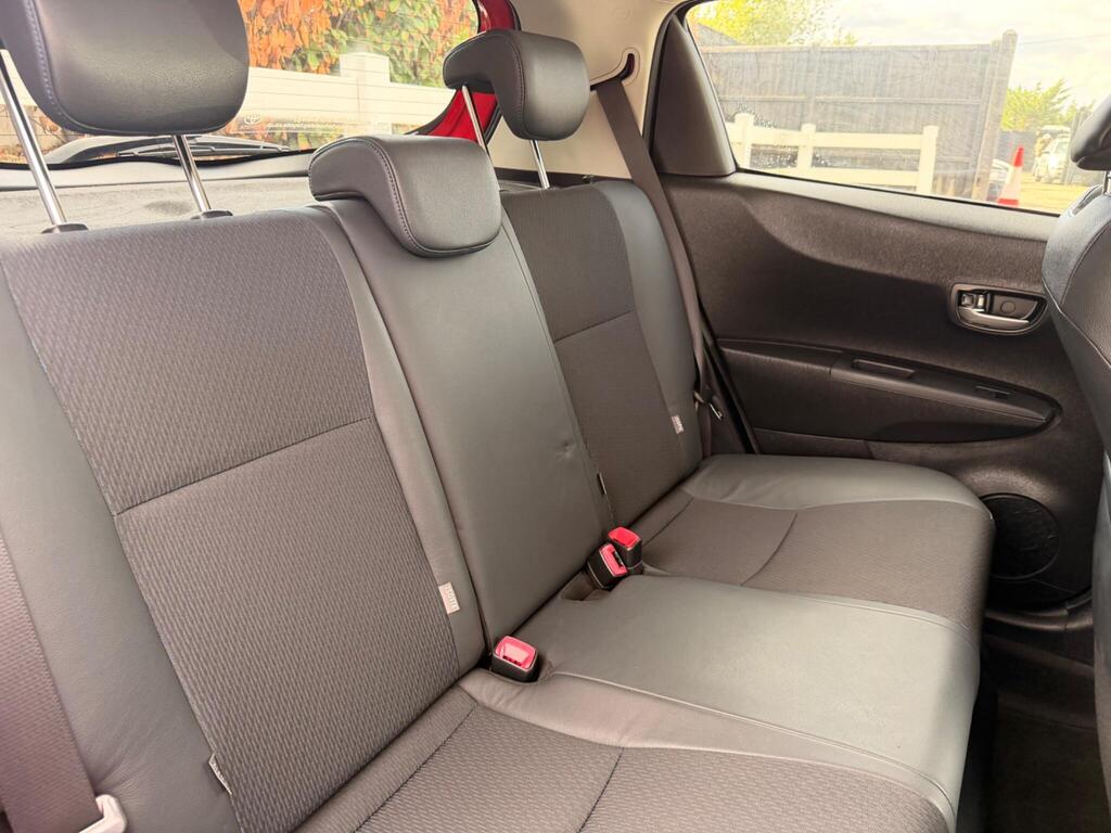 2014 Toyota Yaris thumbnail 26