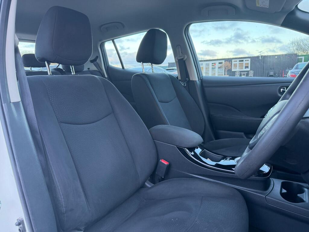 2017 Nissan Leaf thumbnail 14