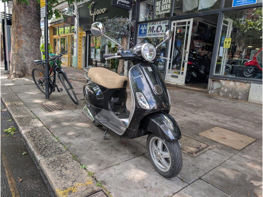 Piaggio Vespa LX 50 Moped 50 Touring