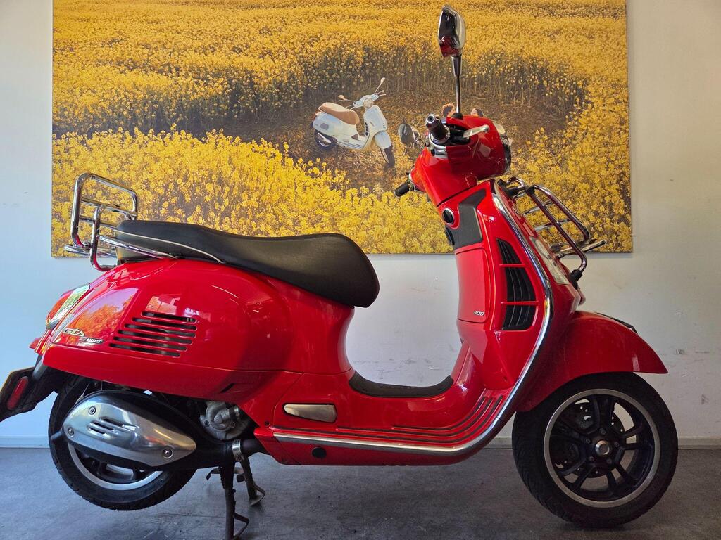 Piaggio Vespa GTS 300