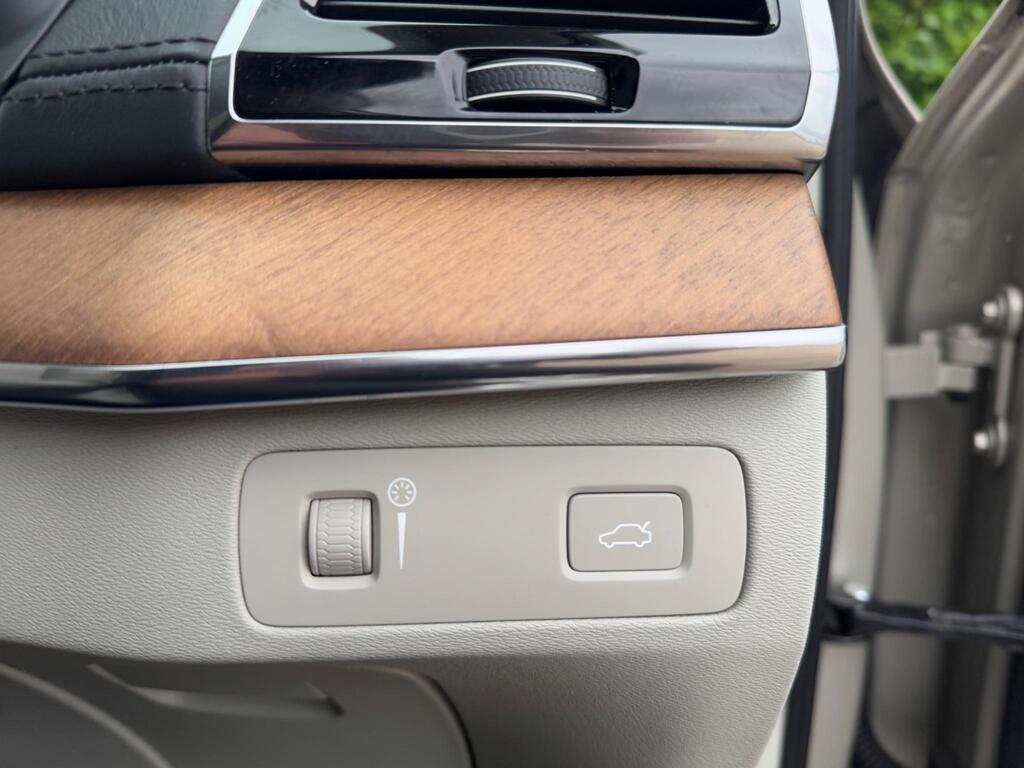 Volvo XC90 2.0 D5 Inscription Geartronic 4WD Euro 6 (s/s) 5dr thumbnail 37