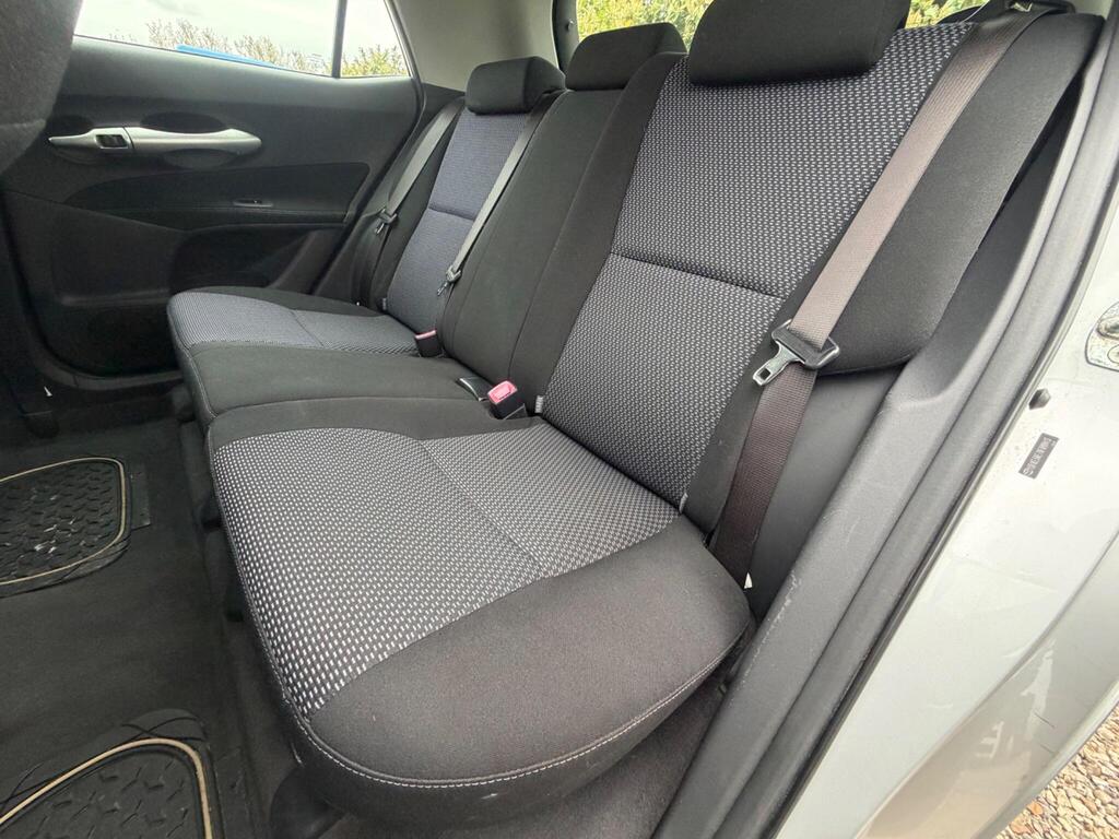 2010 Toyota Auris thumbnail 21