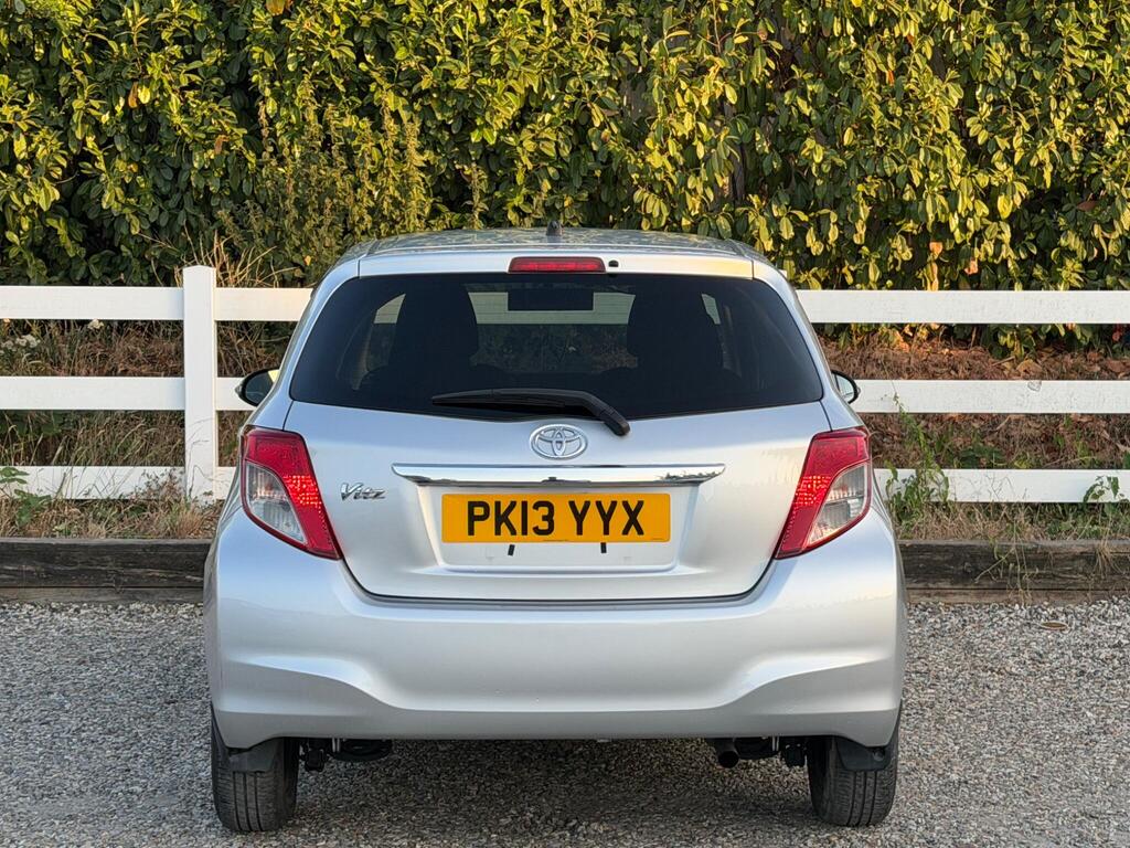 2013 Toyota Yaris thumbnail 10
