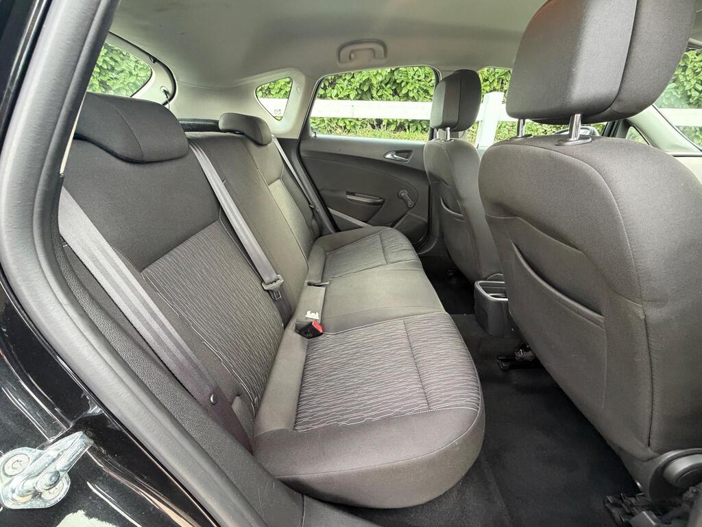 2015 Vauxhall Astra thumbnail 21