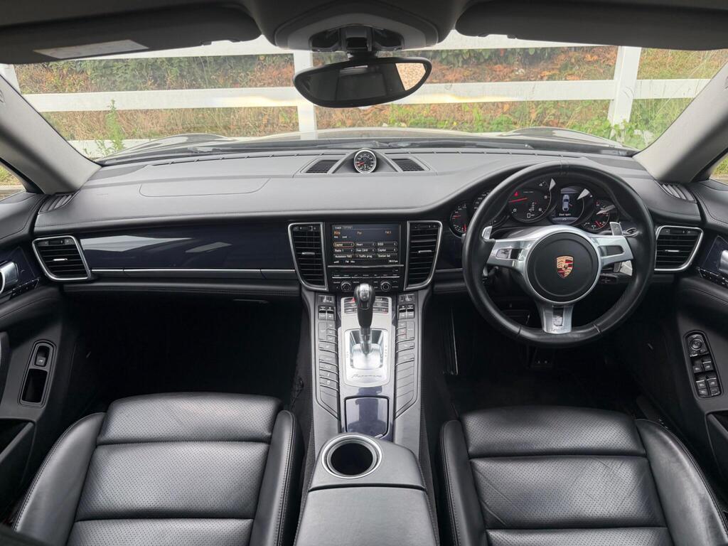 2015 Porsche Panamera thumbnail 2
