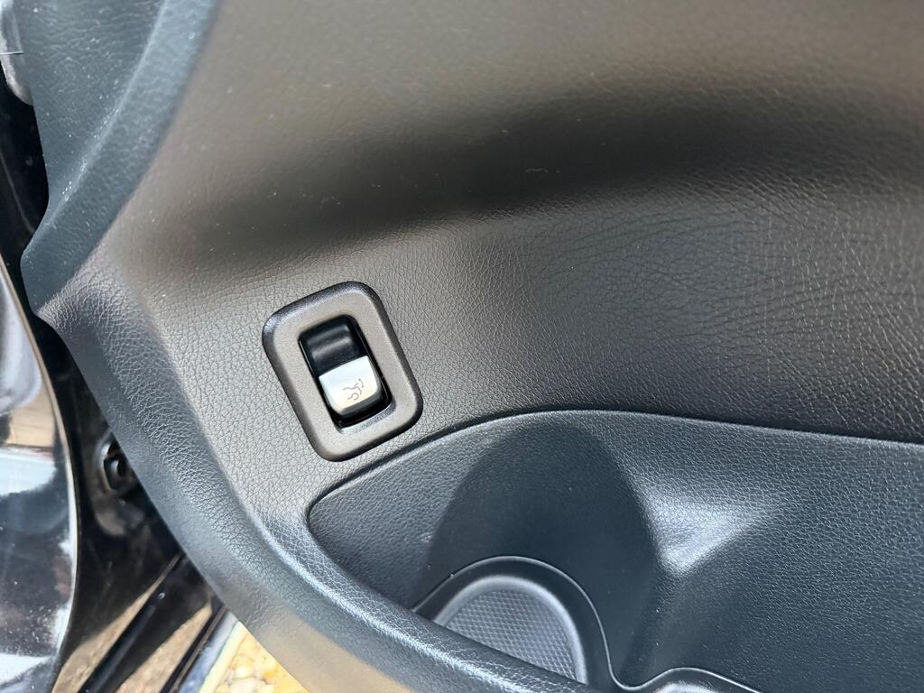 Mercedes-Benz C Class 2.1 C220d Sport G-Tronic+ Euro 6 (s/s) 5dr thumbnail 36