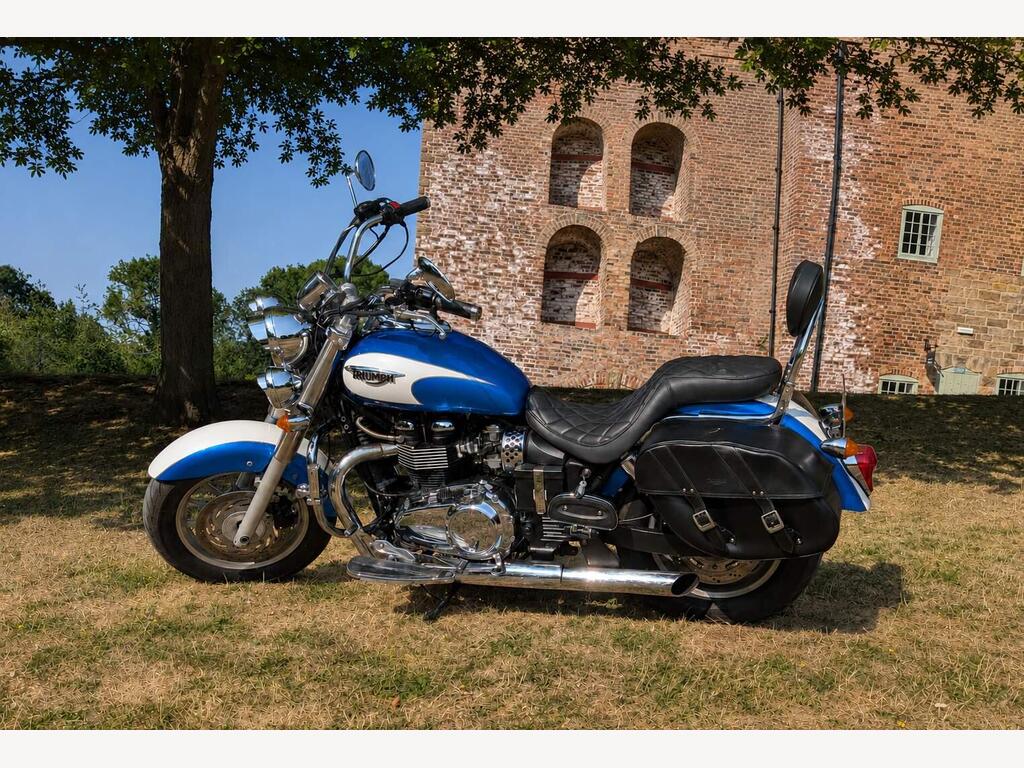 Triumph Bonneville America 865
