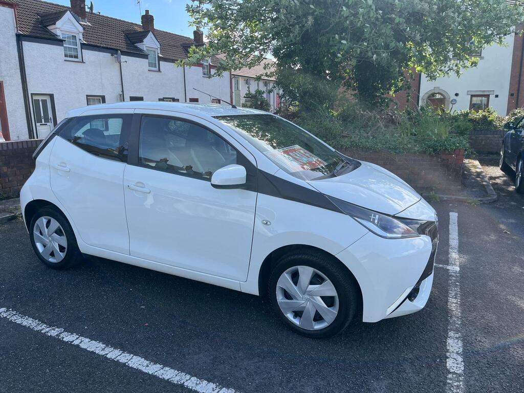 Toyota AYGO Hatchback 1.0 VVT-i x-play Euro 5 5dr Euro 5