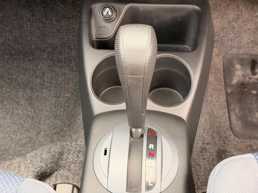 2004 Honda Jazz thumbnail 21