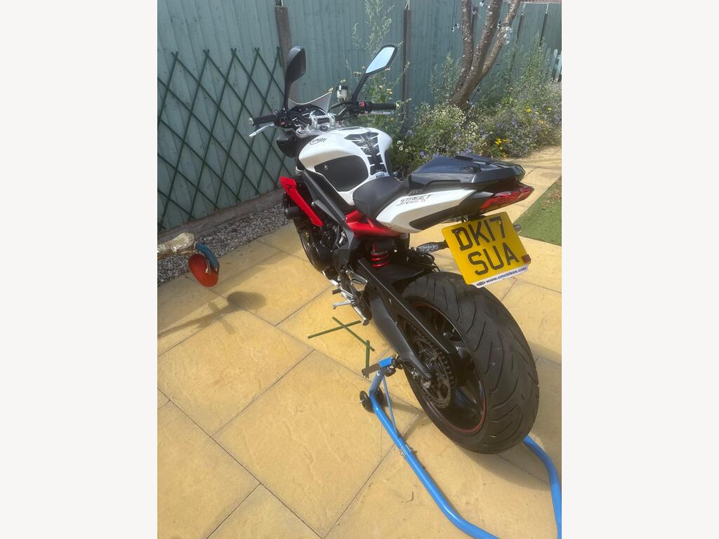 Triumph Street Triple 675