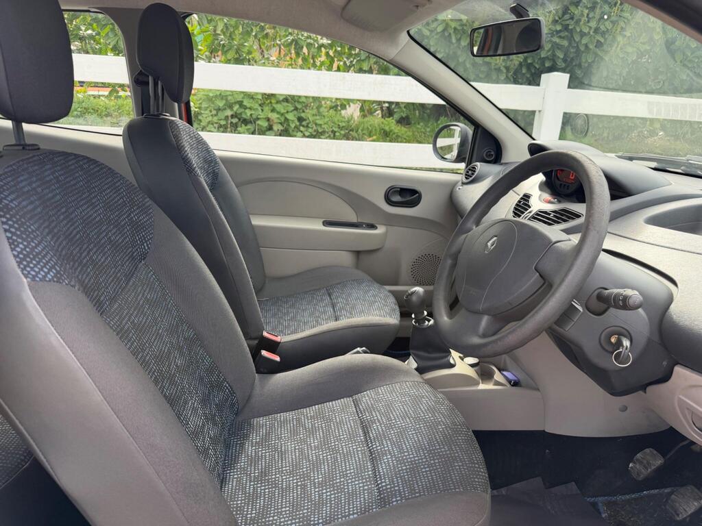 2010 Renault Twingo thumbnail 15
