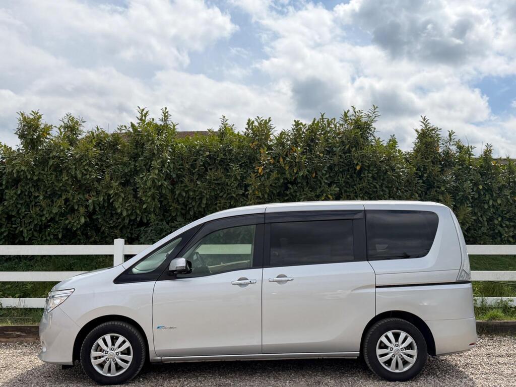 2014 Nissan Serena thumbnail 10