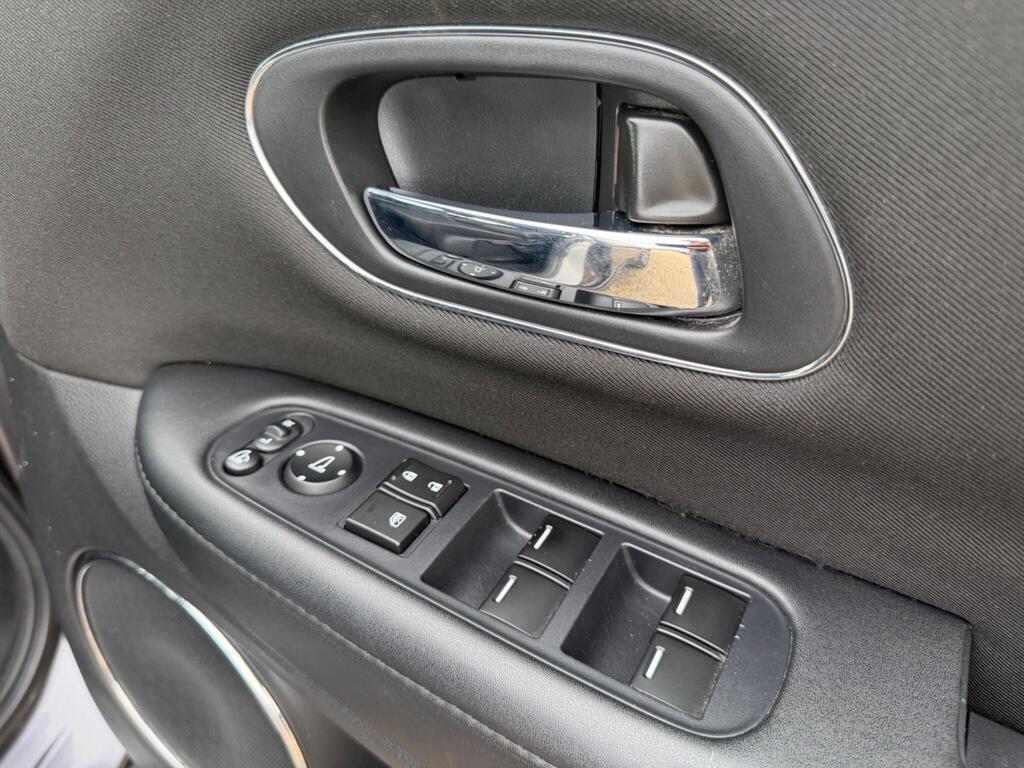 2016 Honda HR-V thumbnail 26