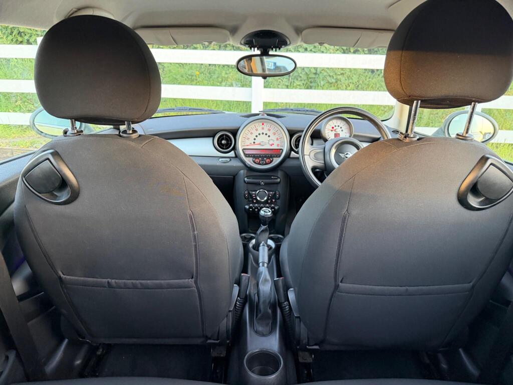 2010 MINI Hatch thumbnail 15