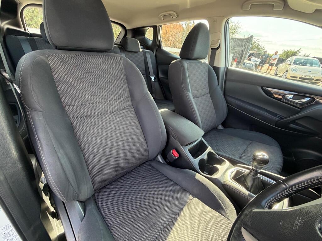 2014 Nissan Qashqai thumbnail 17
