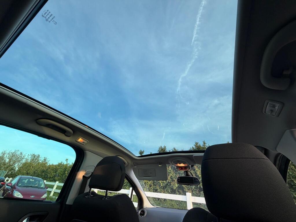 2011 Peugeot 3008 thumbnail 24