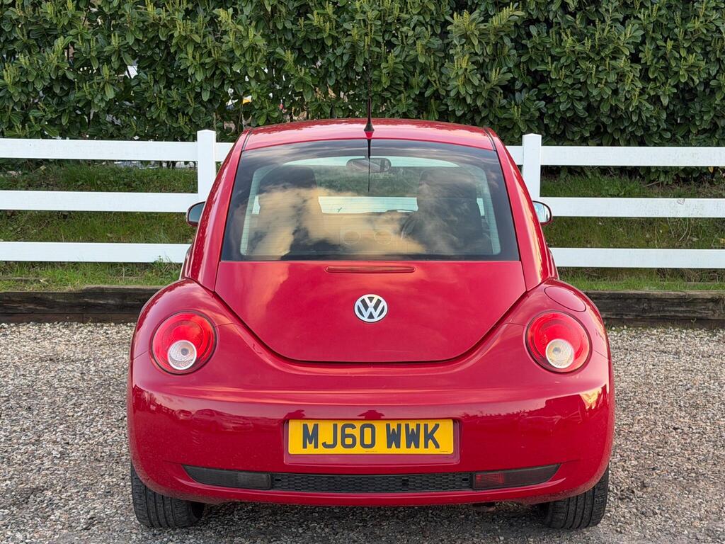 2010 Volkswagen Beetle thumbnail 11