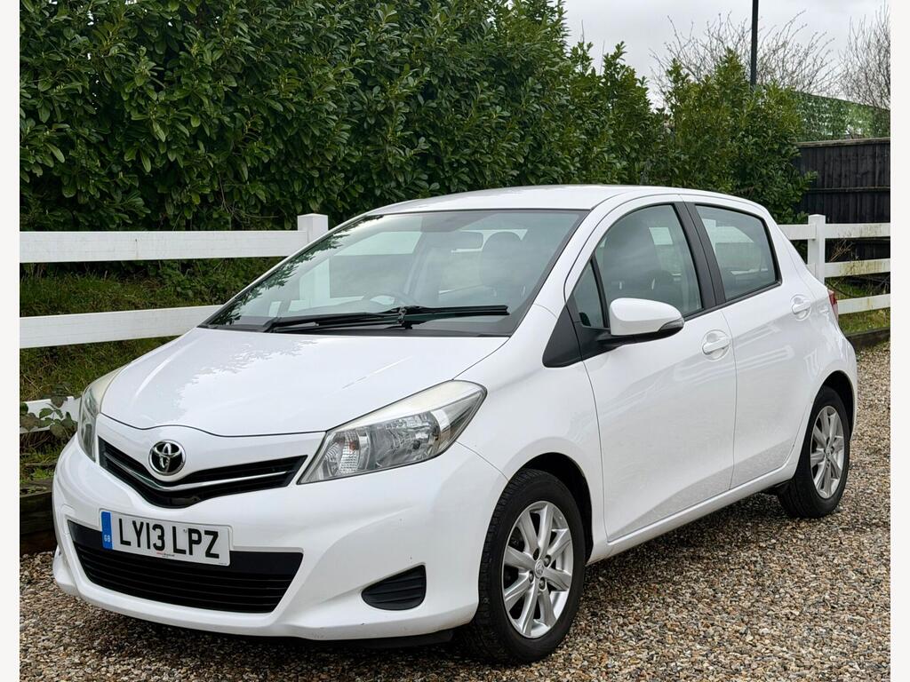 2013 Toyota Yaris thumbnail 2