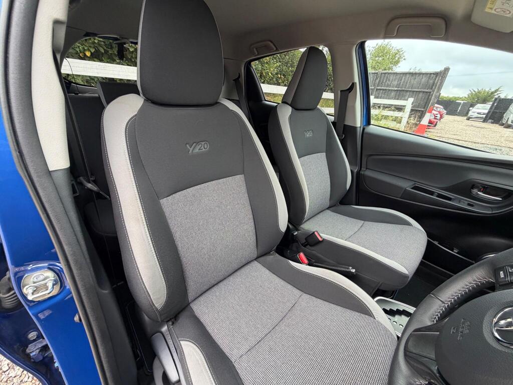2020 Toyota Yaris thumbnail 18