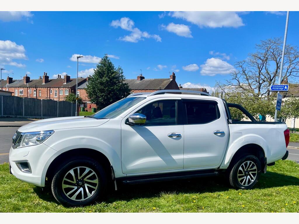 Nissan Navara Pickup 2.3 dCi Tekna Auto 4WD Euro 6 4dr