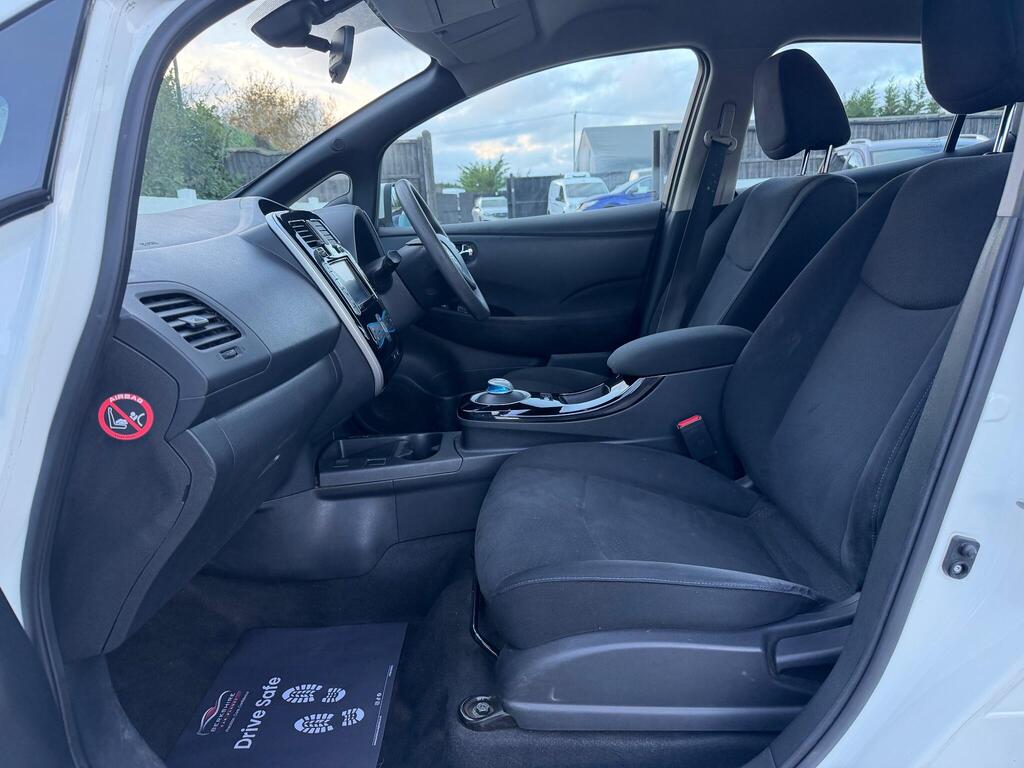 2017 Nissan Leaf thumbnail 28