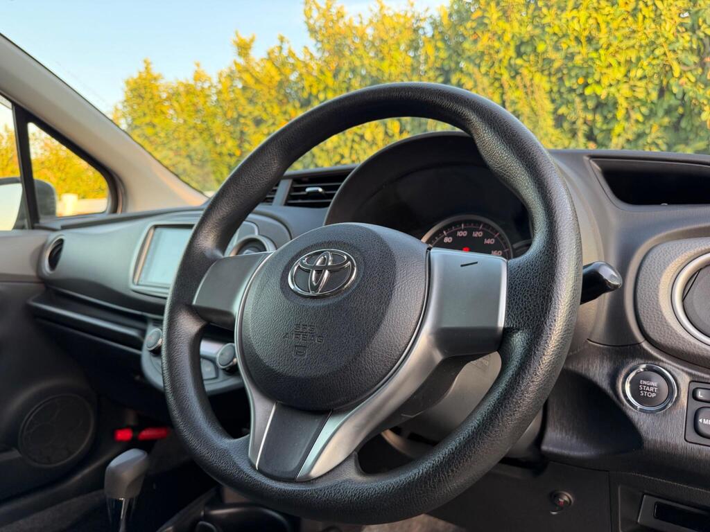 2013 Toyota Yaris thumbnail 27