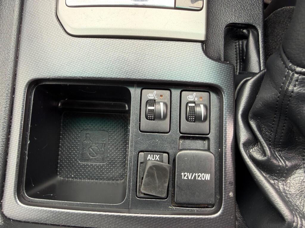 2010 Toyota Land Cruiser thumbnail 33