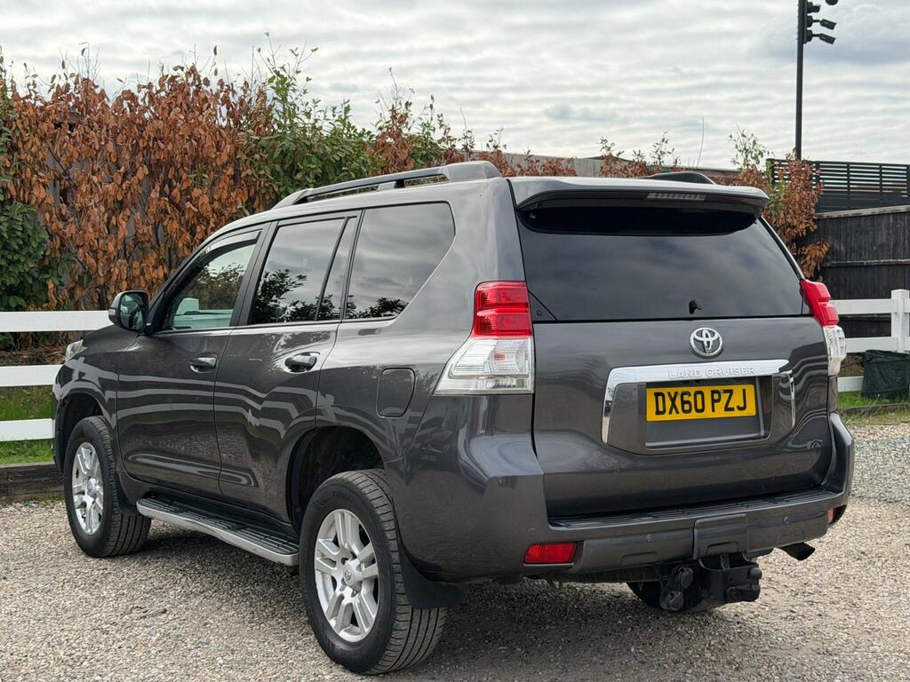2010 Toyota Land Cruiser thumbnail 10