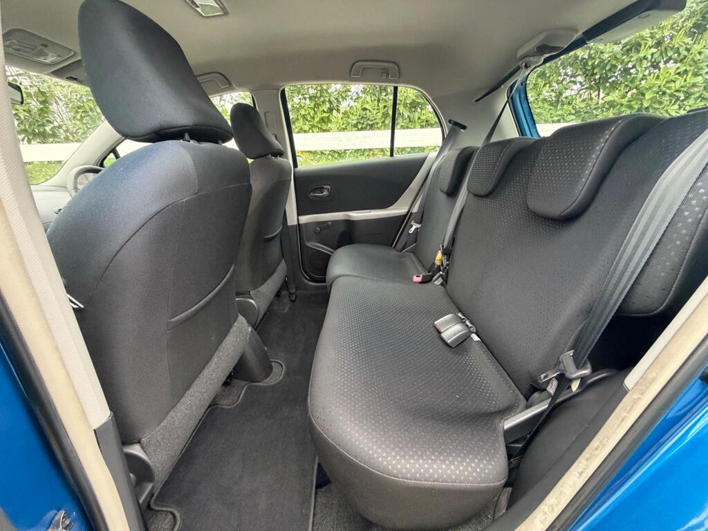 2010 Toyota Yaris thumbnail 25