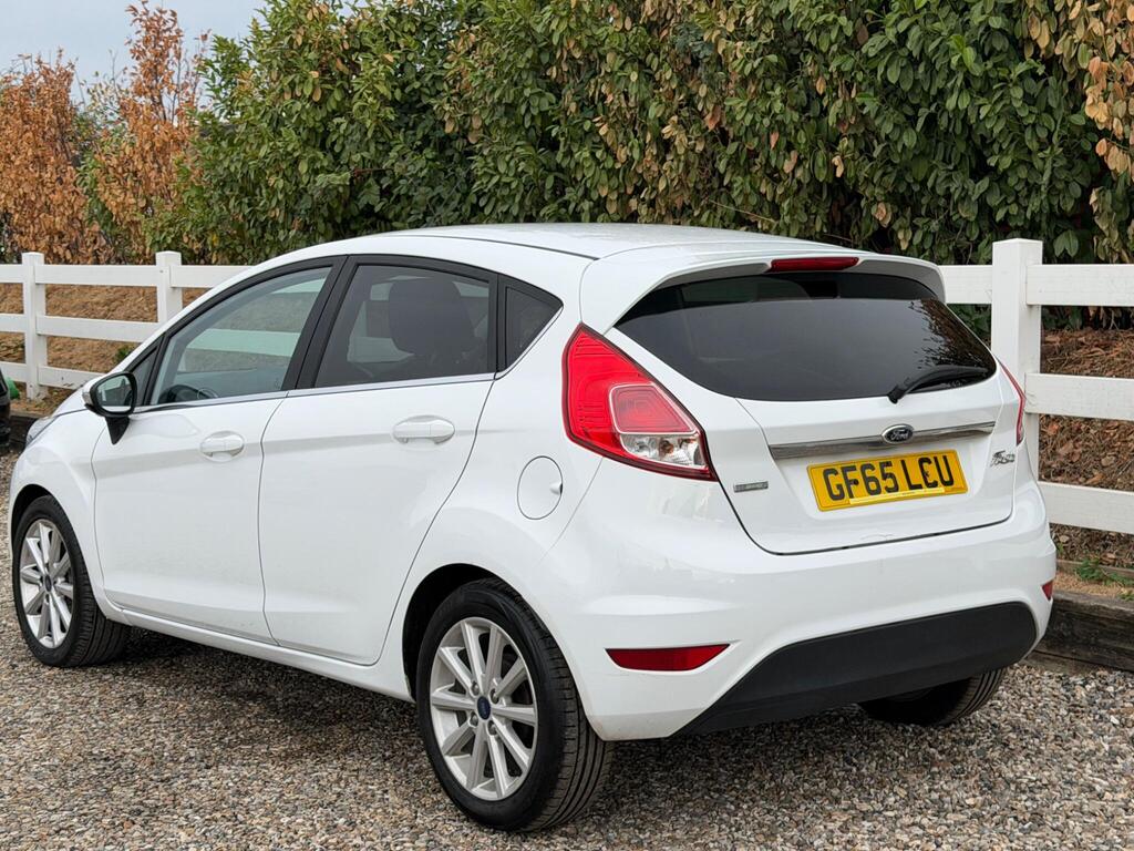 2015 Ford Fiesta thumbnail 10