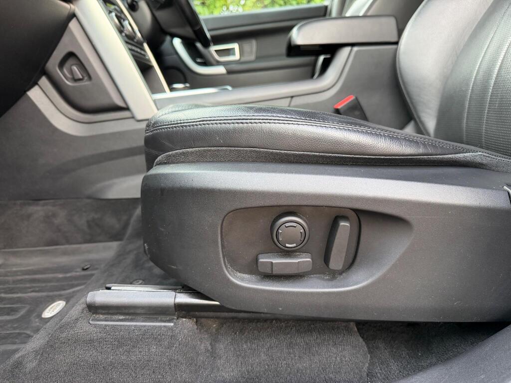 Land Rover Discovery Sport 2.0 Si4 HSE Auto 4WD Euro 6 (s/s) 5dr thumbnail 16